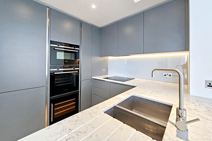 2 Bedroom Flat To Rent In Hampton Tower, E14