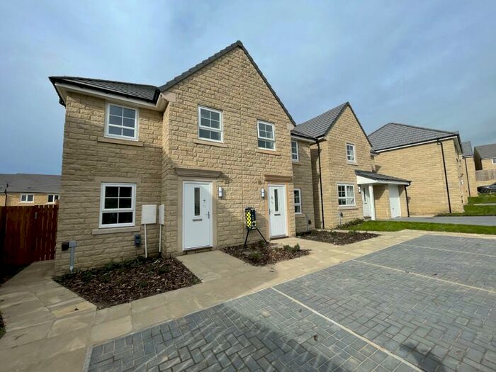 3 Bedroom Semi-Detached House To Rent In Pommell Drive, Eccleshill, Bradford, BD2