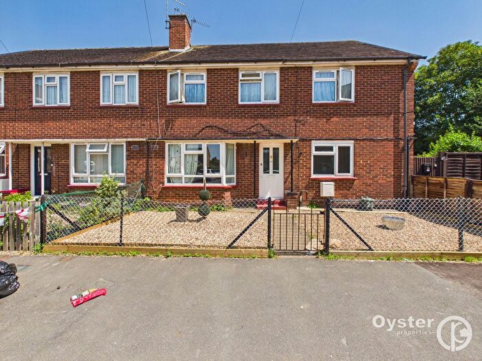 2 Bedroom Property To Rent In Bartram Close, Uxbridge, UB8