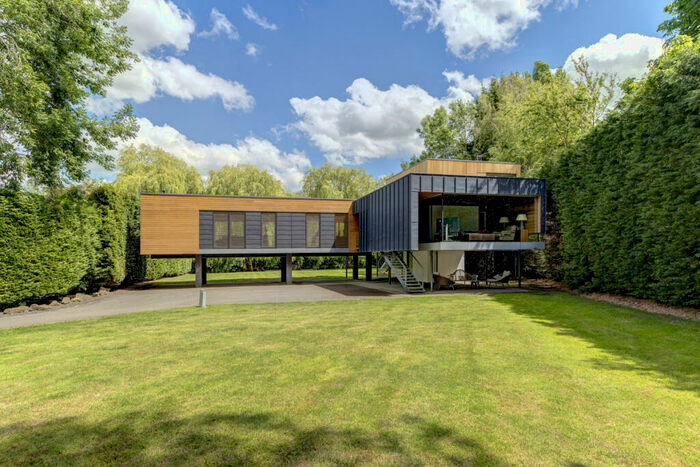 4 Bedroom Detached House For Sale In Loddon Drive, Wargrave, Reading Berkshire, RG10