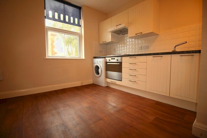 Studio To Rent In Lower Mortlake Road, Richmond TW9