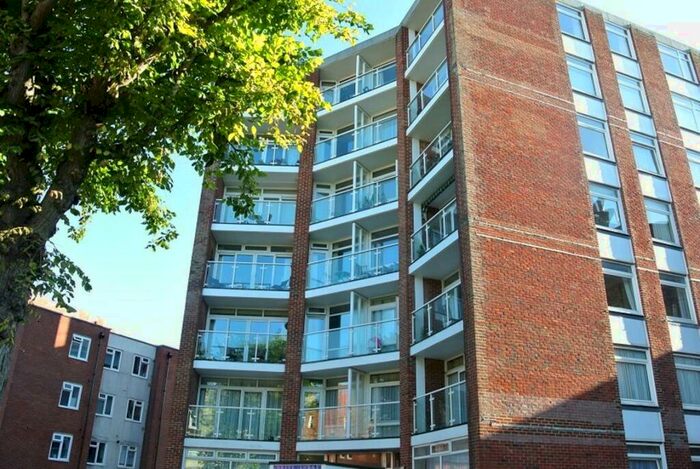 1 Bedroom Flat To Rent In Drive Lodge, Hove, BN3