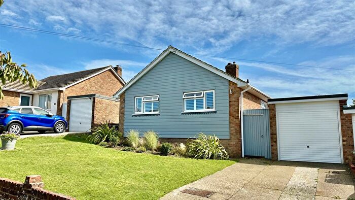 2 Bedroom Bungalow For Sale In Grange Avenue, Hastings, TN34