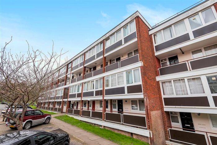 4 Bedroom Flat To Rent In Sherfield Gardens, London -Available Th July, SW15
