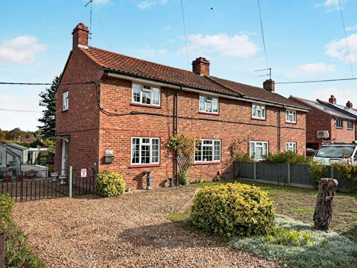 3 Bedroom Semi-Detached House For Sale In Fir Close, Mundford, IP26