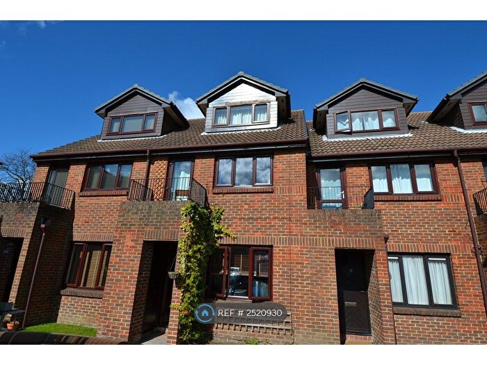 1 Bedroom Flat To Rent In Benwell Court, Sunbury-On-Thames, TW16
