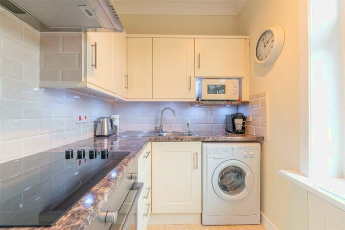 2 Bedroom Flat For Sale In Crewe Terrace, Edinburgh, EH5