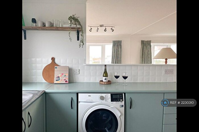 2 Bedroom Bungalow To Rent In Convent Meadows, Christchurch, BH23