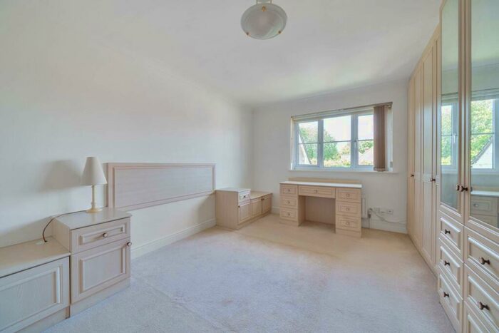 2 Bedroom Flat To Rent In Uxbridge Road, Hatch End, Pinner, HA5