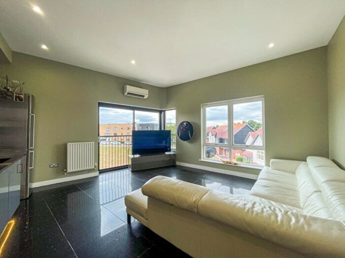 2 Bedroom Apartment For Sale In Southfields Green, Gravesend, Kent, DA11