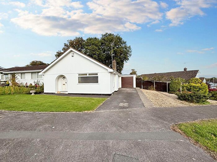 3 Bedroom Bungalow For Sale In Broomfield Drive, Alderholt, SP6