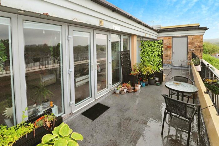 2 Bedroom Apartment For Sale In Wharfside Apartment, Bury, BL8