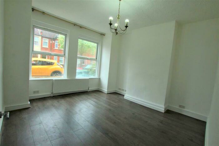 2 Bedroom Flat To Rent In Rosslyn Crescent, Harrow, HA1