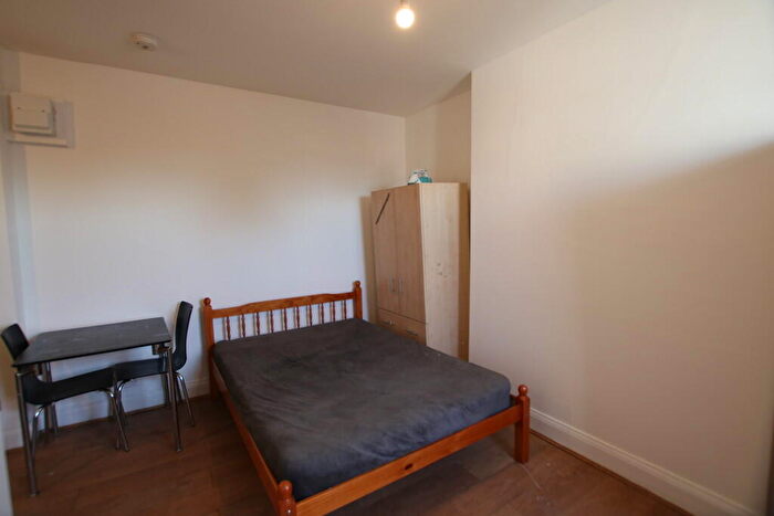 Studio To Rent In High Road, Wembley, London, HA0