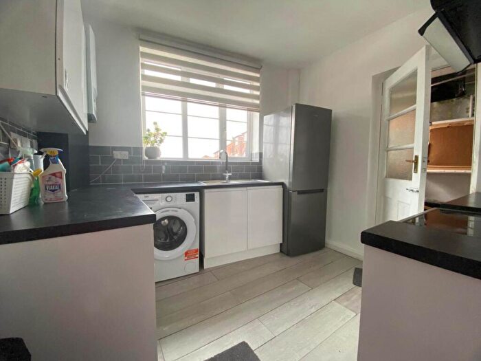2 Bedroom Flat To Rent In Woodhouse Road, North Finchley, London, N12