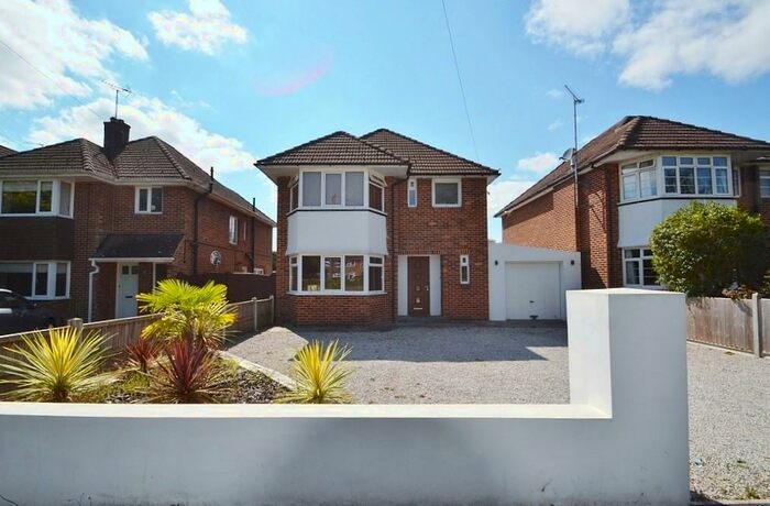 3 Bedroom Detached House To Rent In Broadstone, BH18