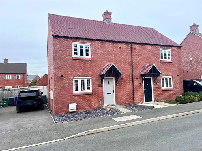 3 Bedroom Semi Detached House For Sale In Fontwell Drive, Towcester, NN12