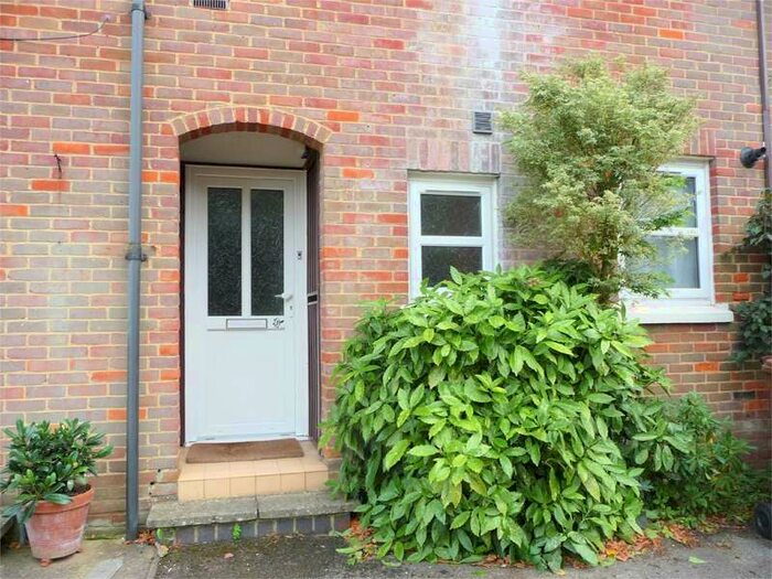 Flat To Rent In The Broadway, Hatfield, AL9