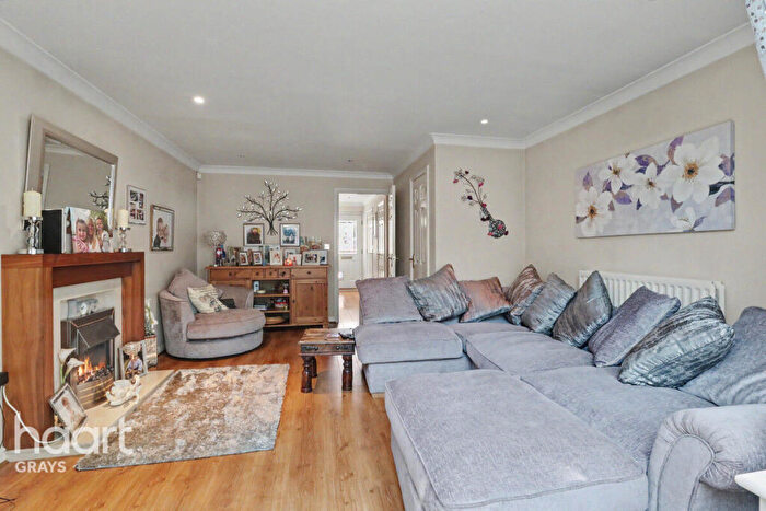 3 Bedroom End Of Terrace House For Sale In Chichester Close, Chafford Hundred, RM16