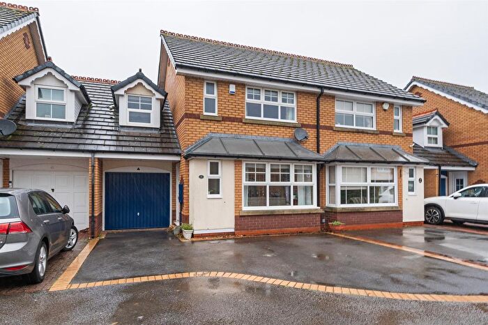 3 Bedroom Semi Detached House For Sale In Kilsby Grove, Hillfield, Solihull, B91