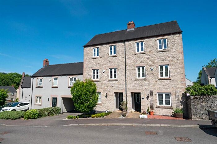 4 Bedroom Town House To Rent In Jacksons Ley, Middleton, Matlock, DE4