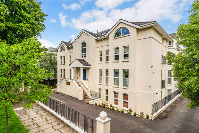 3 Bedroom Flat For Sale In Wellington Square, Cheltenham, GL50