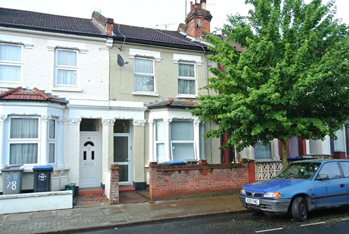 2 Bedroom Flat To Rent In Denzil Road, Willesden, NW10