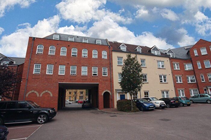 2 Bedroom Flat To Rent In Peoples Place, Banbury, Oxon, OX16