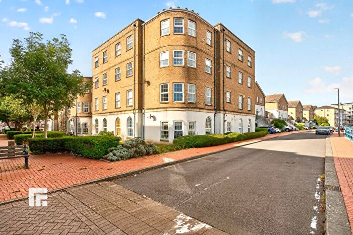 2 Bedroom Apartment For Sale In John Batchelor Way, Penarth, CF64