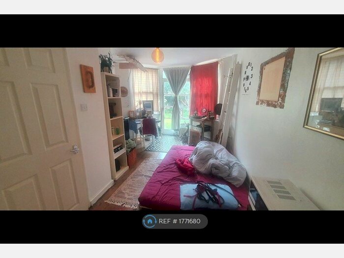 Studio To Rent In Pemberton Road, London, N4