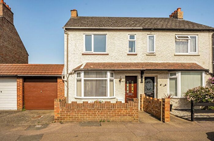3 Bedroom Semi Detached House For Sale In Chantry Road, Kempston, MK42