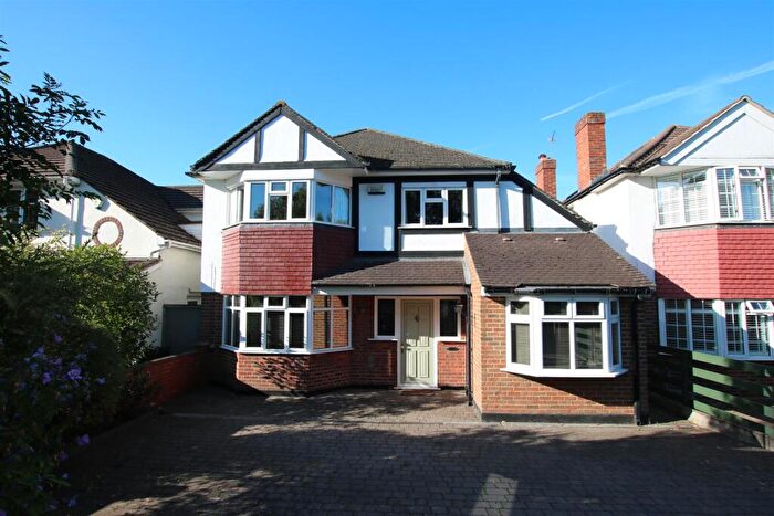4 Bedroom Detached House For Sale In Randalls Road, Leatherhead, KT22