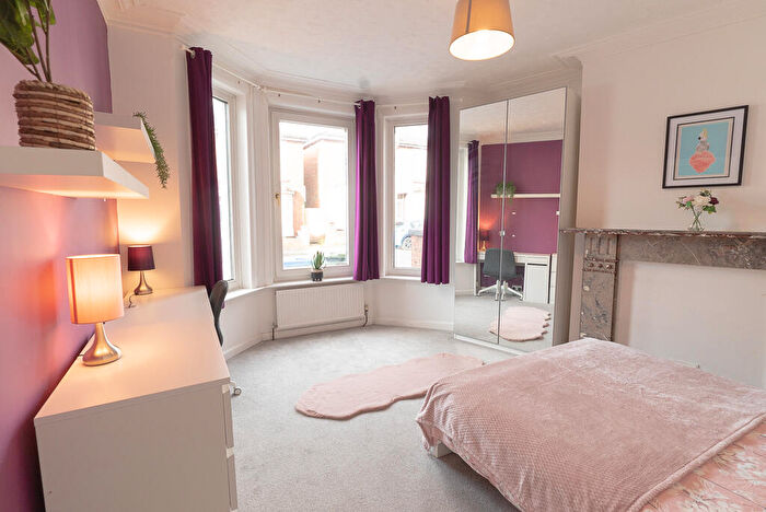 6 Bedroom Semi-Detached House To Rent In St. Denys Road, Portswood, Southampton, SO17