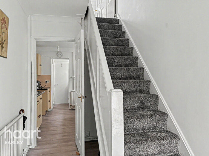 4 Bedroom Semi-Detached House To Rent In Brybur Close, Reading, RG2