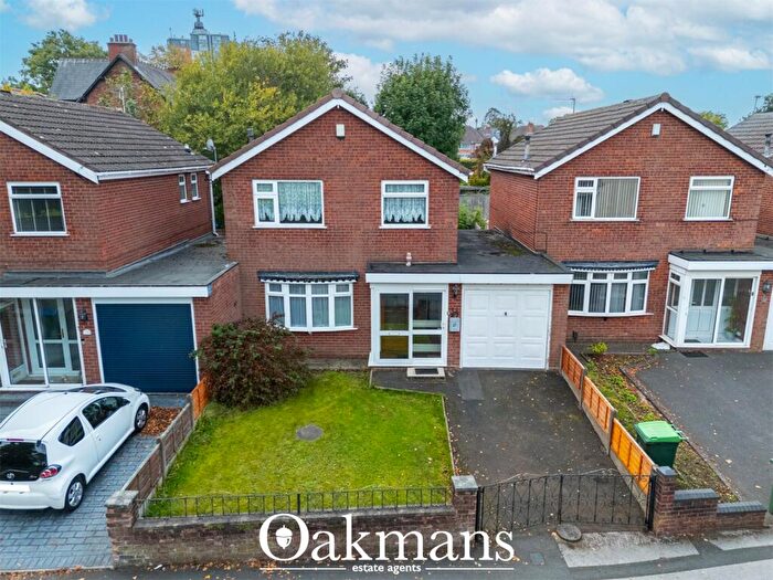 3 Bedroom Link Detached House For Sale In Taylors Lane, Smethwick, B67