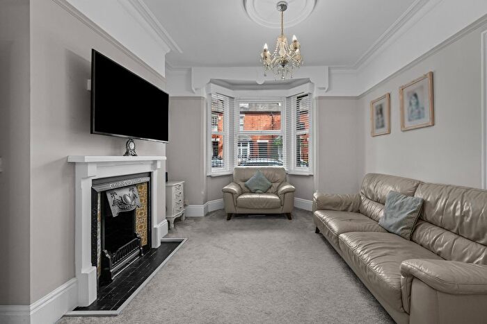 4 Bedroom End Of Terrace House For Sale In St Peters Avenue, Kettering, NN16