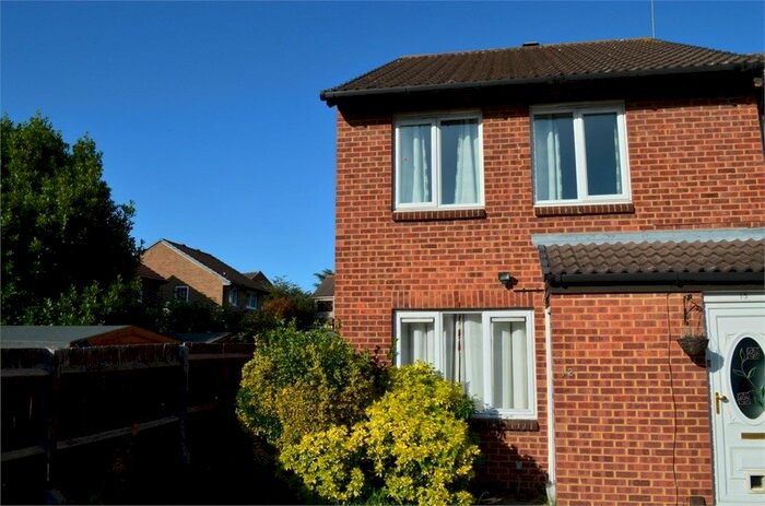 1 Bedroom Maisonette To Rent In Camellia Close, Romford, RM3