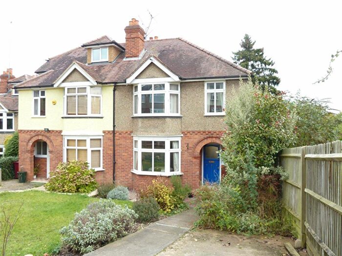 3 Bedroom Semi-Detached House To Rent In Hemdean Rise, Caversham, Reading, RG4