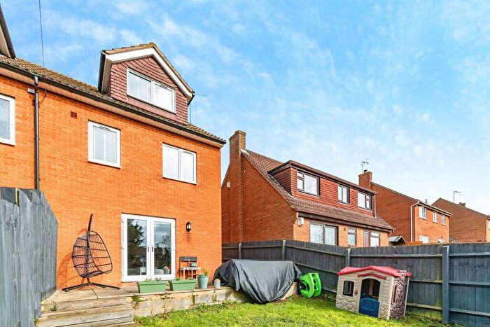 3 Bedroom Semi-Detached House For Sale In Holmes Avenue, Raunds, Wellingborough, NN9
