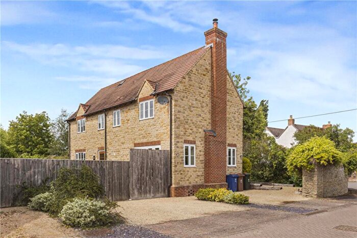 4 Bedroom Detached House For Sale In Five Acres, Murcott, Kidlington, Oxfordshire, OX5