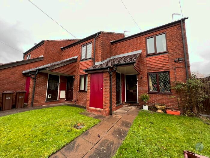 2 Bedroom Flat To Rent In Glyme Drive, Tettenhall, Wolverhampton WV6
