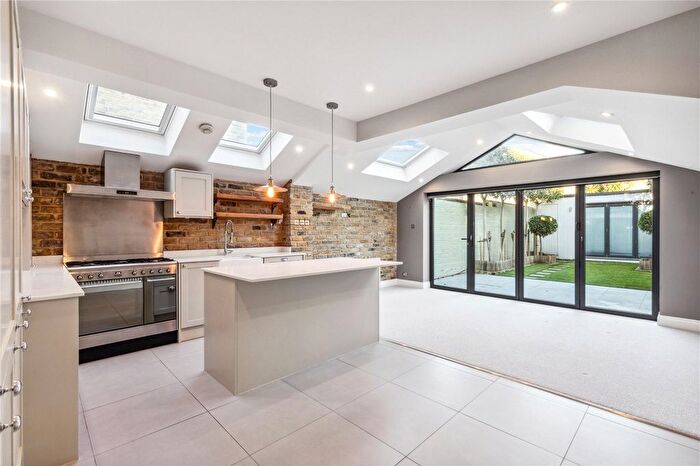 2 Bedroom Flat To Rent In Tranmere Road, London, SW18