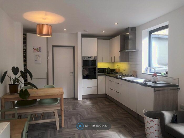 2 Bedroom Flat To Rent In Springbank Road, London, SE13