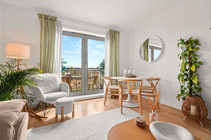 1 Bedroom Flat For Sale In Kelvin Gate, Bracknell, Berkshire, RG12