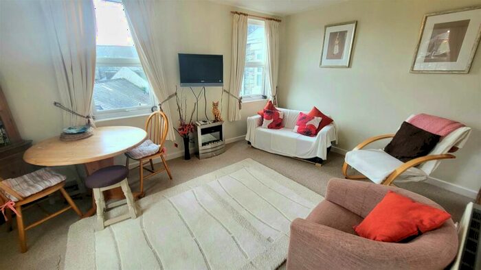 2 Bedroom Flat For Sale In Barmouth, LL42