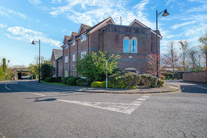 2 Bedroom Apartment For Sale In Allbrook Hill, Eastleigh, SO50