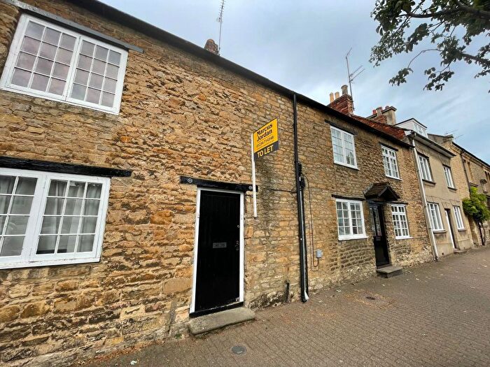3 Bedroom Cottage To Rent In High Street, Olney, MK46