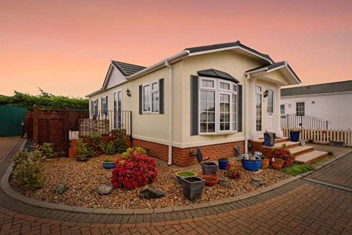 2 Bedroom Mobile/park Home For Sale In Rymer Court, Barnham, Thetford, IP24