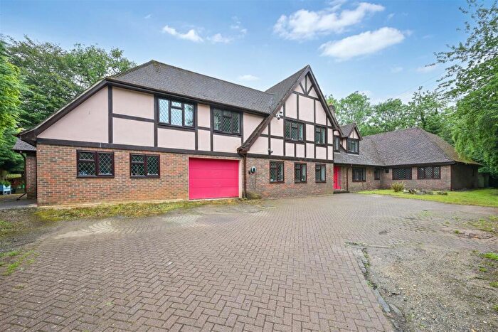 7 Bedroom Detached House For Sale In Heather Close, Kingswood, KT20