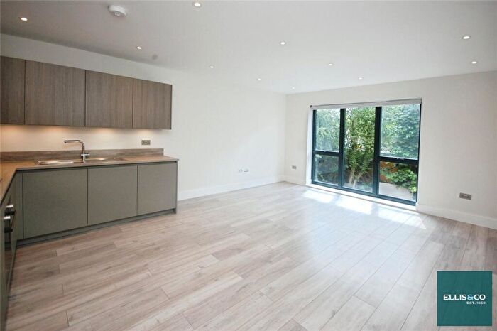 2 Bedroom Apartment To Rent In Woodside Park Road, Woodside Park, London, N12